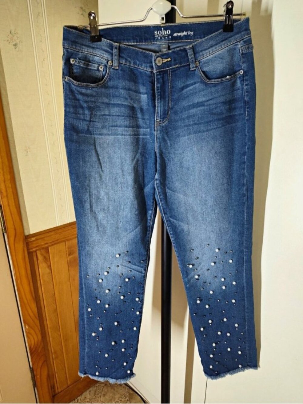 SOHO Jeans Women's Straight Leg Blue Medium Wash Denim Pearl Stud Stretch Sz 8